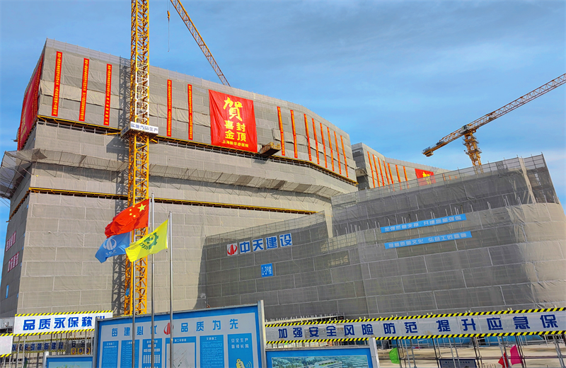 2024年10月30日，9001DCC金沙三建上海新华泰医院项目主体封顶。